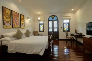 At The Cabin, you’ll reside in your own spacious, tastefully designed guest room fitted with a complete set of state-of-the-art amenities.